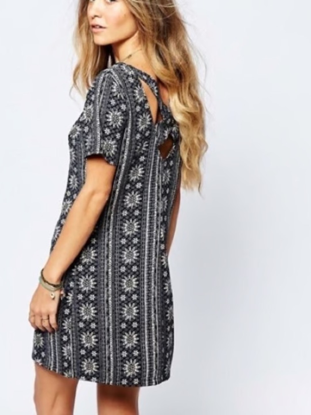 Hollister Boho Floral Pattern Black, Grey, White Short Sleeve Dress Size XS